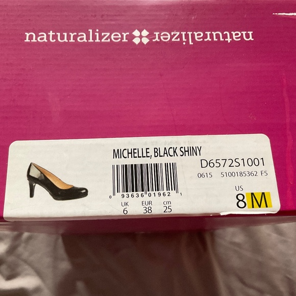 Womens naturalizer black patent leather closed toe pumps, like new 8M - Picture 4 of 4